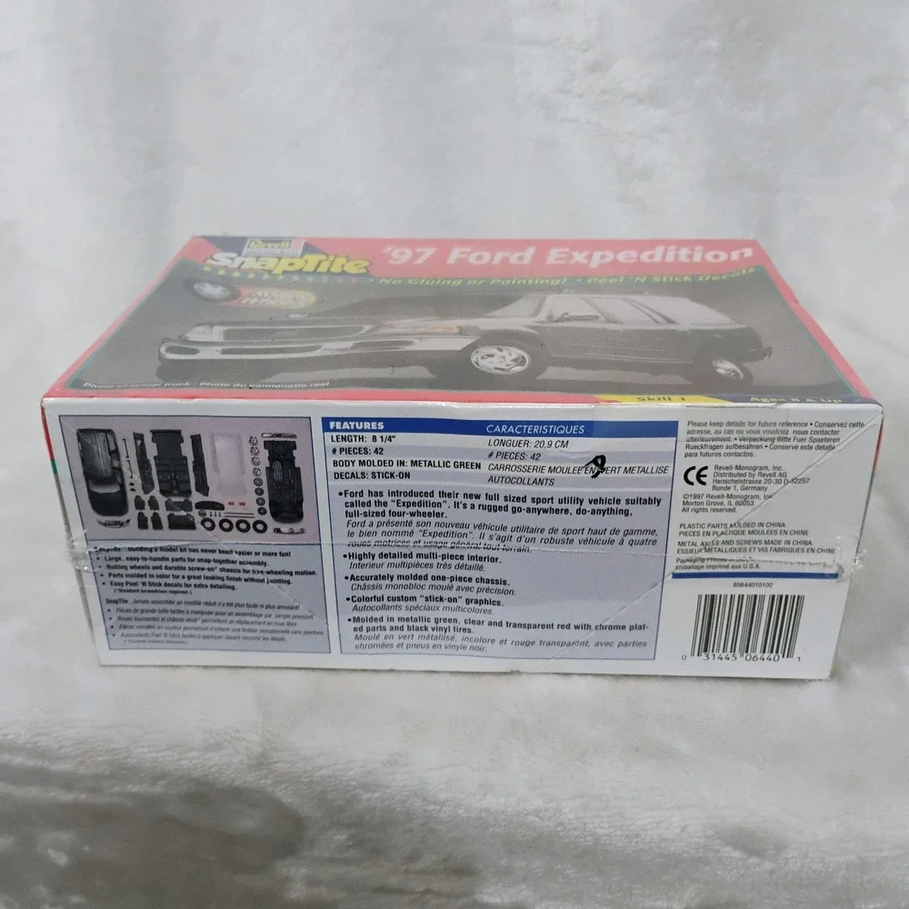 Revell Monogram SnapTite 97 Ford Expedition 1:25 Scale Model Kit 85-6440 New